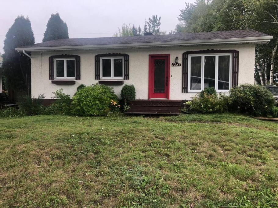 Chambre, Cuisine, Salon Et Salle De Bain Privees Apartment Saguenay Exterior photo